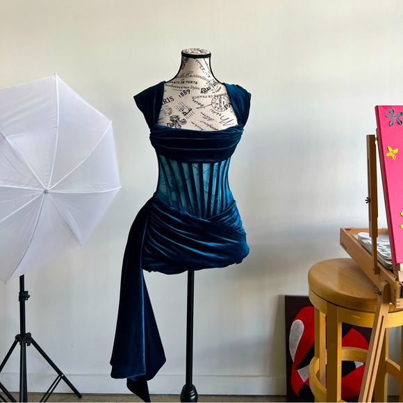 This cute princess like dress is from Miss Circle! Absolutely love the color!!! - Picture 6 of 6